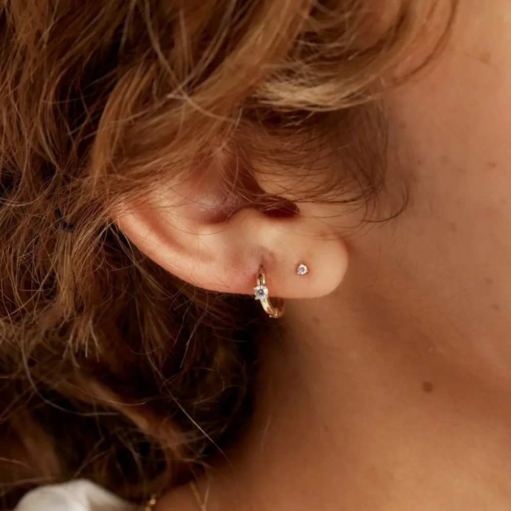 💐 New in Box Quince 14k Gold Tiny Diamond Studs - Picture 2 of 3